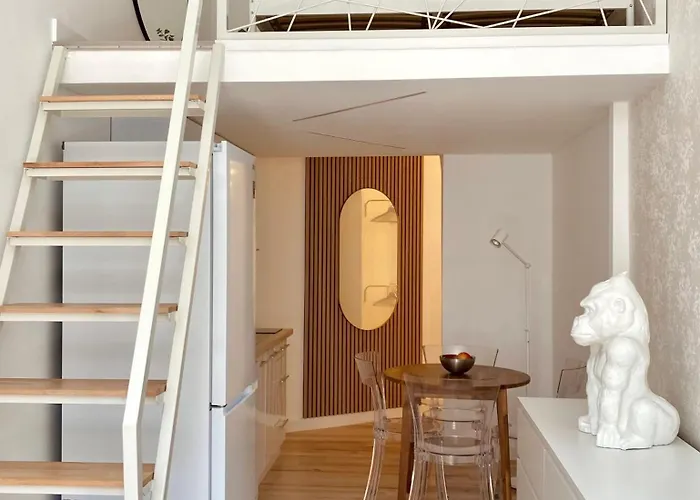 Arya Apartment