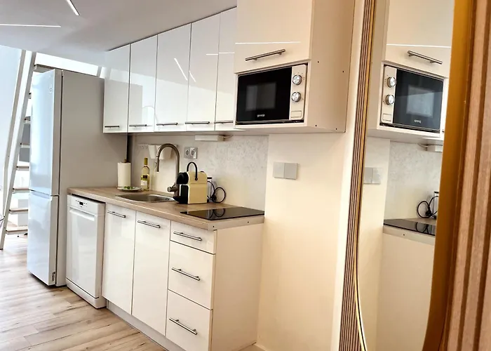 Arya Apartment